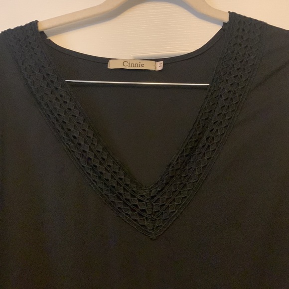 Black cut out Blouse - Picture 3 of 3